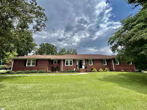 7 Fenwick Ln, Greenville, SC 29617