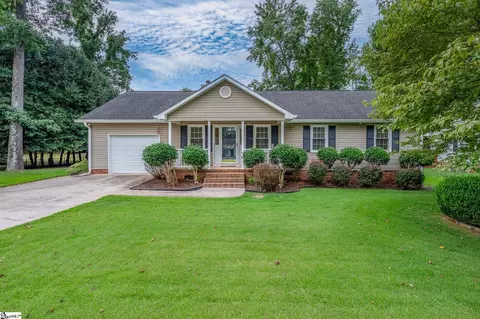 107 Waterbury Ct, Simpsonville, SC 29680