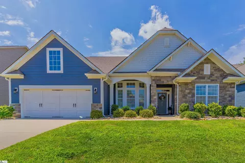 202 Glencairn Ct, Simpsonville, SC 29681
