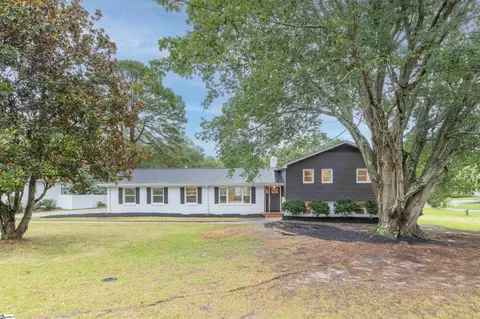 303 Thelma Dr, Mauldin, SC 29662