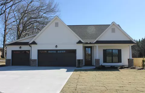 77 Dendy St, Pelzer, SC 29669