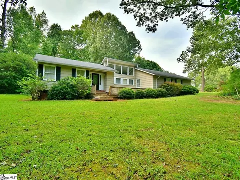 200 Derby Ln, Clinton, SC 29325