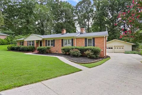 8 Shenandoah Dr, Greenville, SC 29615