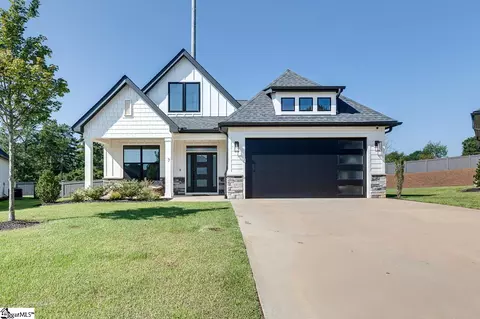 7 Justify Ln, Mauldin, SC 29662