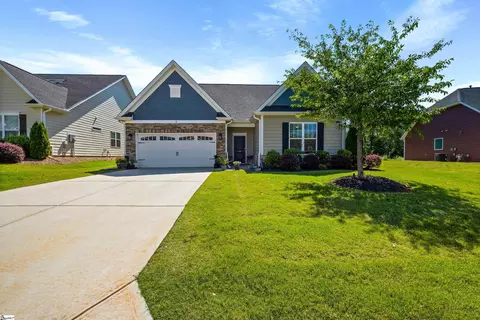 120 Broadleigh Ct, Boiling Springs, SC 29316