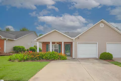 8 Magnolia Crest Dr, Simpsonville, SC 29681