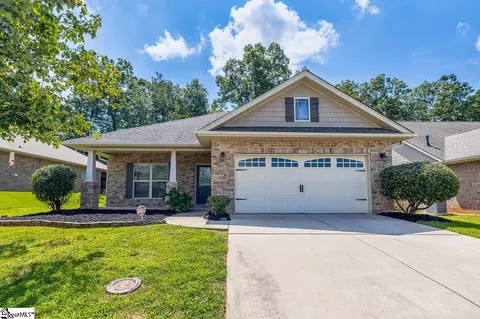 213 Ducktrap Ct, Simpsonville, SC 29681