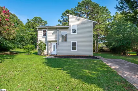 210 Larchwood Dr, Simpsonville, SC 29680