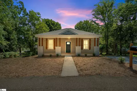37 4th Ave, Greenville, SC 29611