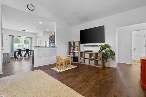 206 Center St, Greer, SC 29651 photo 4