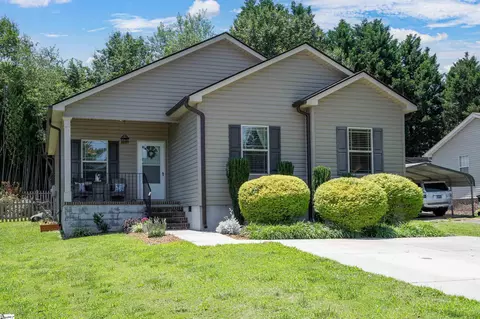 206 Center St, Greer, SC 29651