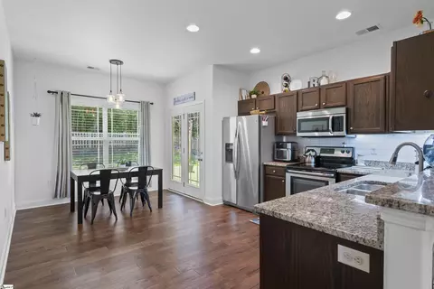 206 Center St, Greer, SC 29651 photo 5