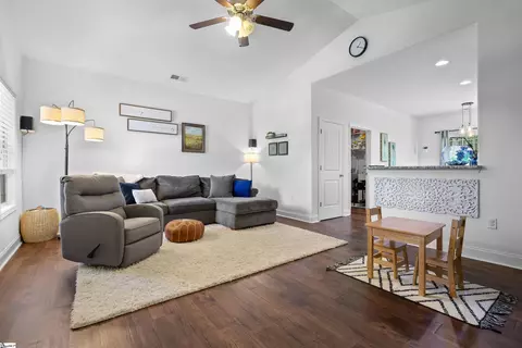 206 Center St, Greer, SC 29651 photo 3