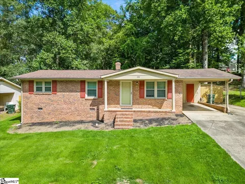 104 Pinewood Dr, Greer, SC 29651