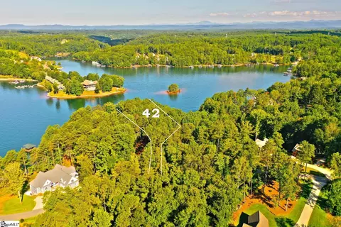 42 Retreat Pointe Rd, West Union, SC 29696