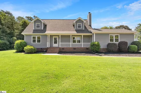 211 Trailwood Dr, Spartanburg, SC 29301