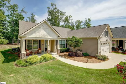 323 Belle Oaks Dr, Simpsonville, SC 29680