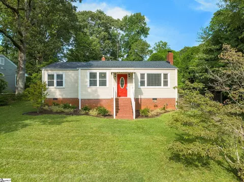 8 Meadow Crest Cir, Greenville, SC 29609