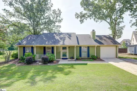 6 Poppy Meadow Ln, Simpsonville, SC 29681