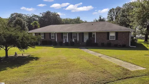 305 Thelma Dr, Mauldin, SC 29662