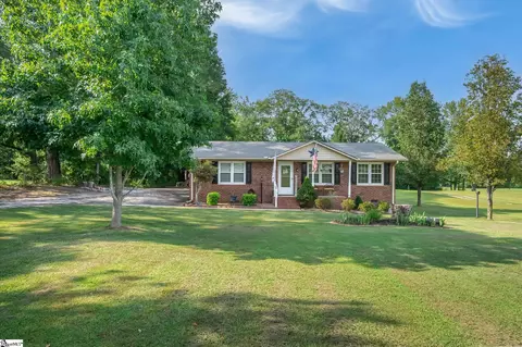 1258 Country Ln, Gray Court, SC 29645