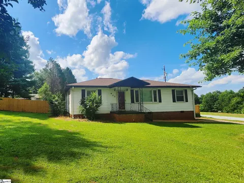 905 E Darby Rd, Taylors, SC 29687