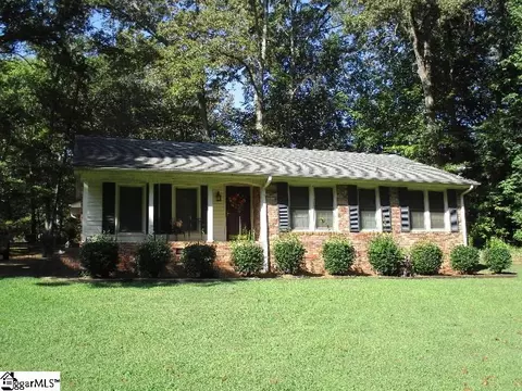 204 Woodbluff Rd, Laurens, SC 29360