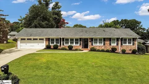 17 Ellesmere Dr, Greenville, SC 29615