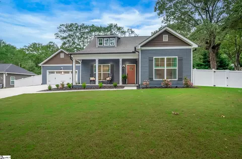 12 Claremont Dr, Greenville, SC 29609