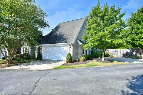 105 Forest Lake Dr, Simpsonville, SC 29681