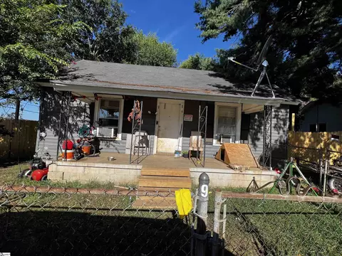 9 7th St, Greer, SC 29651