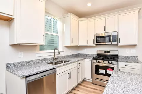 111 Townsend Ave, Greer, SC 29651 photo 3