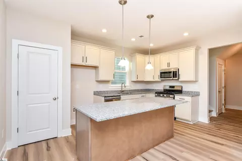 111 Townsend Ave, Greer, SC 29651 photo 4