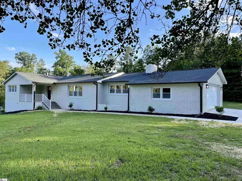 200 Fernwood Dr, Seneca, SC 29678