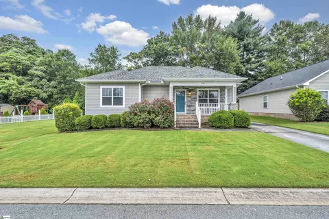 612 Ruddy Creek Cir, Greer, SC 29651