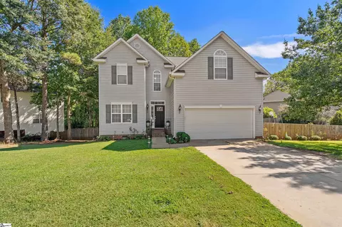 375 Woodsberry Shoals Dr, Duncan, SC 29334