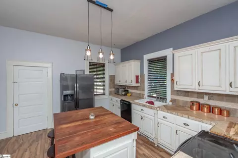 400 King St, Easley, SC 29640 photo 8