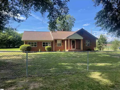 384 Janulis St, Spartanburg, SC 29301