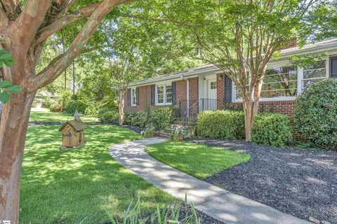 17 Lisa Dr, Greenville, SC 29615