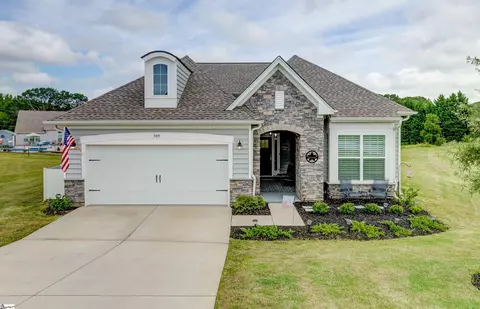 909 Miltona Ln, Greer, SC 29651