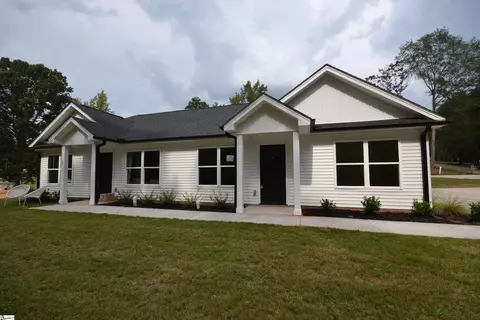 124 Kennedy Rd, Taylors, SC 29687