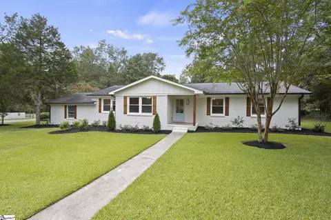 2 Ivanhoe Cir, Greenville, SC 29615