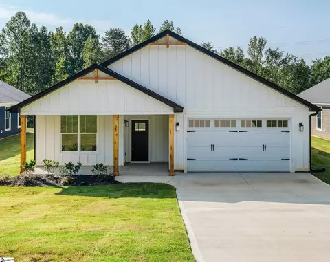 33 Lakeside Dr, Taylors, SC 29687