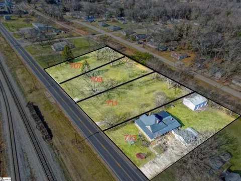 707 E Poinsett St, Greer, SC 29651