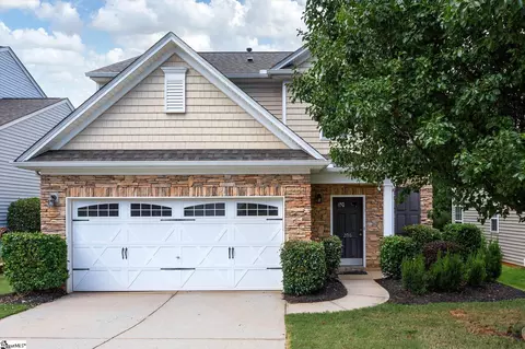 206 Knoll Ridge Dr, Greer, SC 29651