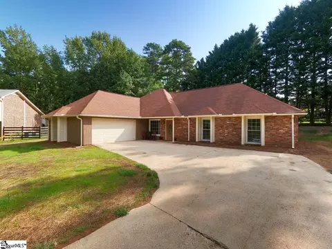 8 Dronfield Ct, Greenville, SC 29609