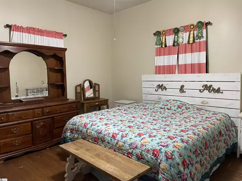 10 E Fleming St, Ware Shoals, SC 29692 photo 9