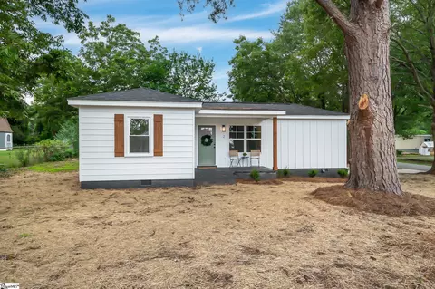 2 Maxie Cir, Fountain Inn, SC 29644