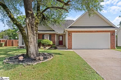 752 Running Creek Ln, Boiling Springs, SC 29316
