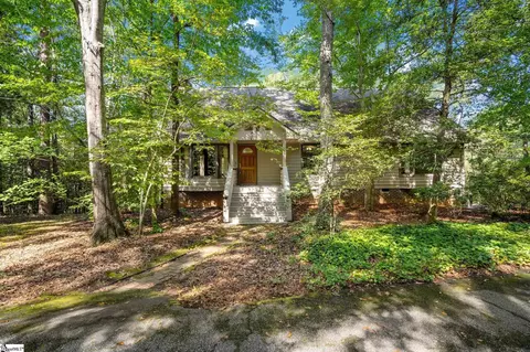 3 Moore Ln, Greenville, SC 29615